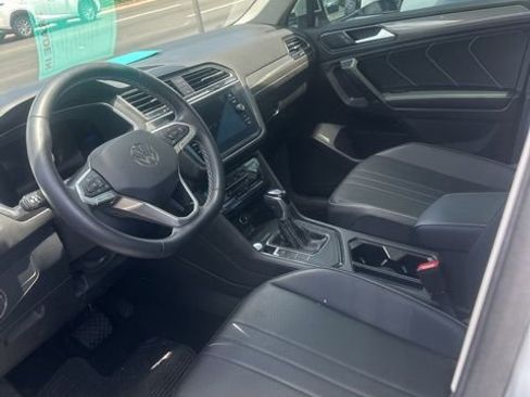 Used 2022 Volkswagen Tiguan SE FWD image 11