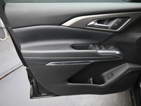 Used 2025 Chevrolet Traverse LT FWD image 12
