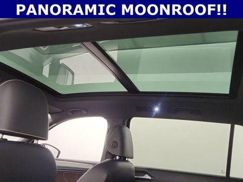 Used 2022 Volkswagen Tiguan SEL R-Line image 11