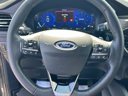 Certified 2020 Ford Escape Titanium AWD/4WD image 19