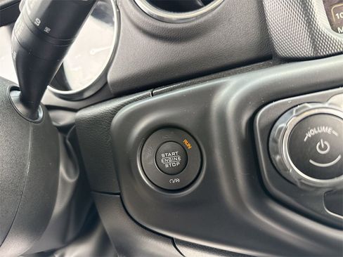 Used 2022 Jeep Wrangler Unlimited Sahara w/ Cold Weather Group image 19