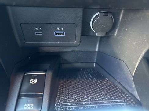 Used 2023 Nissan Kicks SR image 22