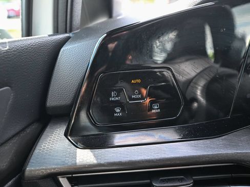 Used 2022 Volkswagen GTI SE FWD image 37
