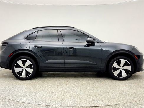 Used 2025 Porsche Macan 4 Electric image 4