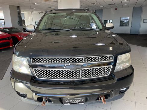 Used 2011 Chevrolet Avalanche LTZ image 2