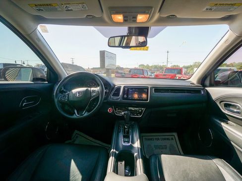 Used 2022 Honda HR-V EX-L image 2