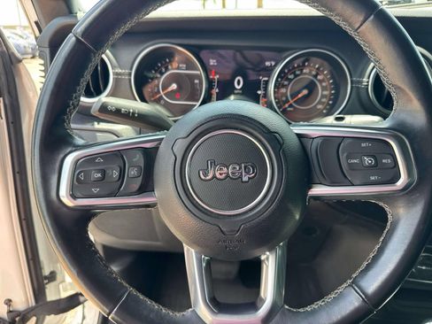 Used 2018 Jeep Wrangler Unlimited Sahara AWD/4WD image 23