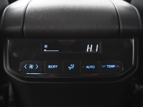 Used 2021 Toyota Highlander XLE image 22