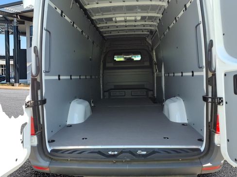 Used 2024 Mercedes-Benz Sprinter 2500 image 23