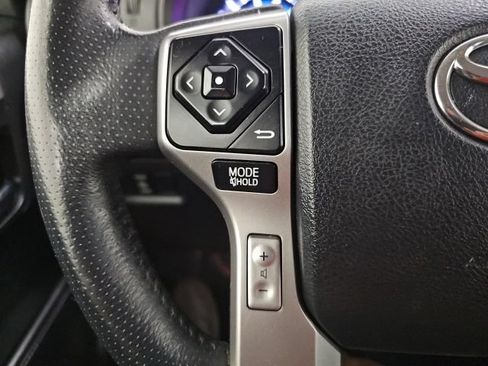 Used 2018 Toyota 4Runner SR5 AWD/4WD image 19