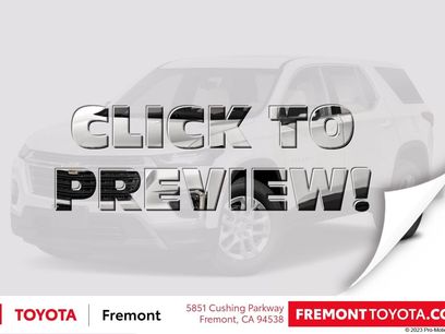 Used 2023 Chevrolet Traverse LT
