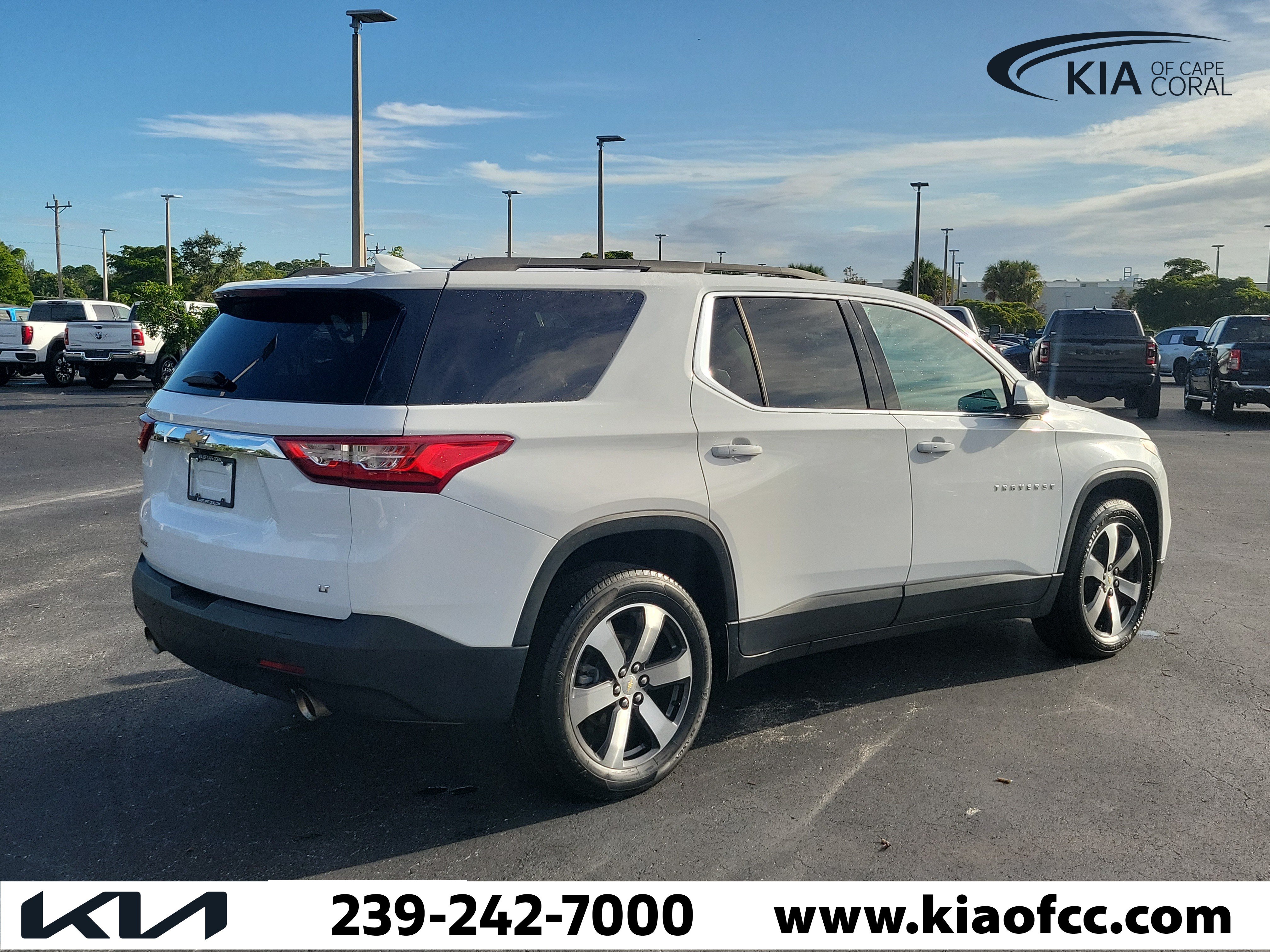 Used 2021 Chevrolet Traverse LT w/ LT Premium Package FWD image 6