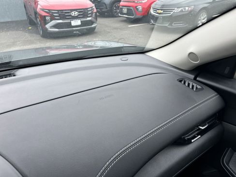 Used 2025 Nissan Sentra SV image 34