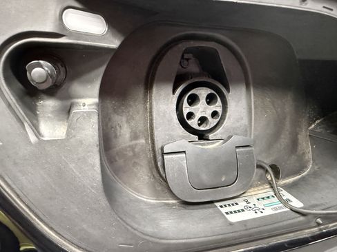 Certified 2024 Volkswagen ID.4 2WD image 21