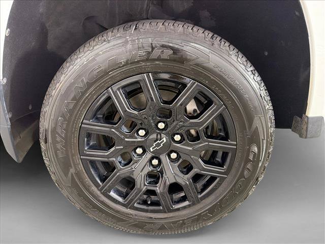 Used 2025 Chevrolet Colorado W/T w/ WT Custom Package AWD/4WD image 11
