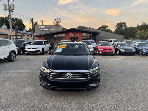 Used 2020 Volkswagen Jetta SE w/ SE Cold Weather Package FWD image 2