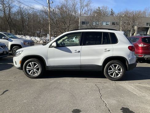 Used 2017 Volkswagen Tiguan S image 8