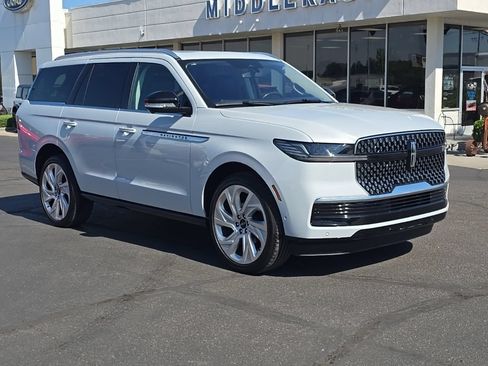 Used 2025 Lincoln Navigator Reserve AWD/4WD image 1