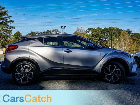 Used 2018 Toyota C-HR XLE image 2