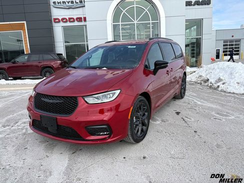 New 2026 Chrysler Pacifica Select image 1