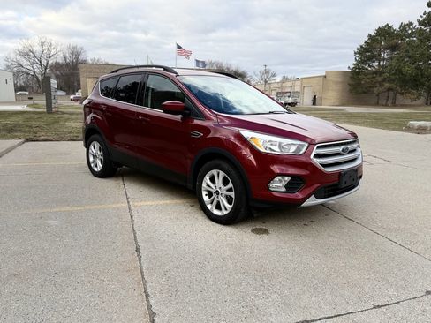 Used 2018 Ford Escape SE w/ SE Sync 3 Package image 1
