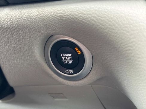 Used 2023 Chrysler Pacifica Touring-L FWD image 35