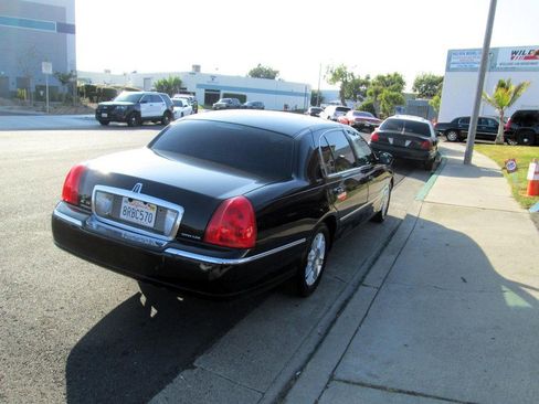 Used 2011 Lincoln Town Car Executive L image 6