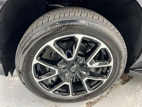 Used 2025 Chevrolet Suburban RST w/ Comfort Package image 27