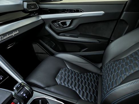 Used 2021 Lamborghini Urus AWD/4WD image 40