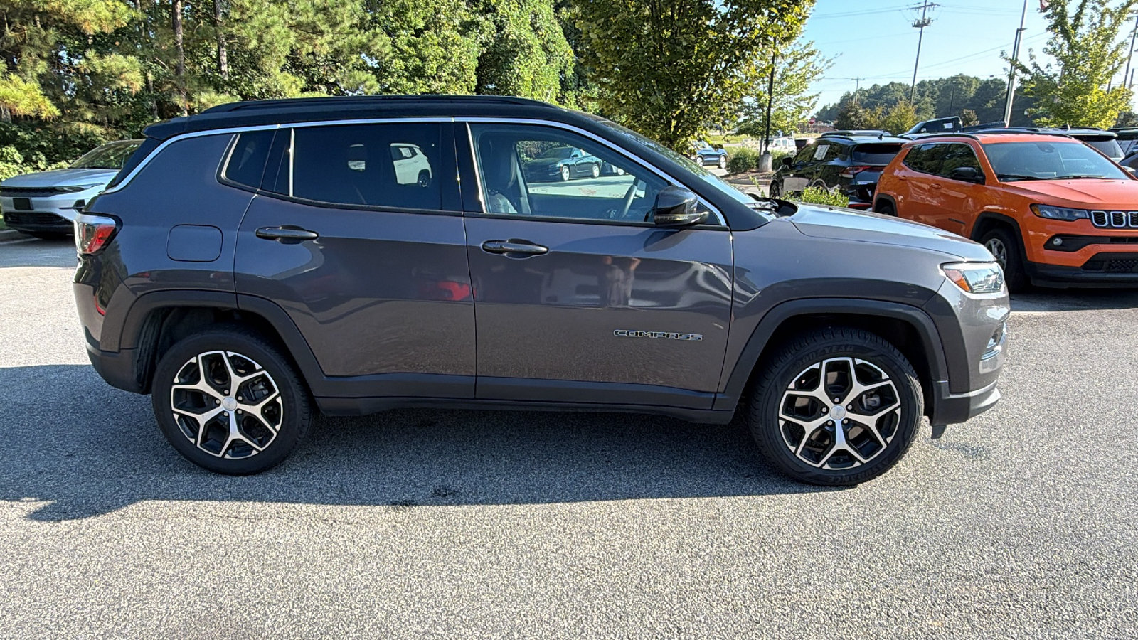 Used 2024 Jeep Compass Limited AWD/4WD image 7