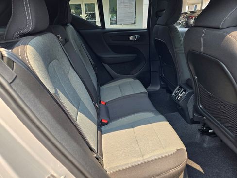 Used 2024 Volvo XC40 B5 Core image 10