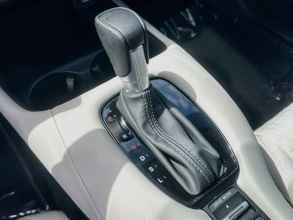 Used 2025 Honda HR-V LX image 16