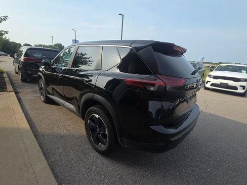 Used 2024 Nissan Rogue SV AWD/4WD image 7