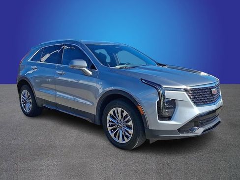 Used 2024 Cadillac XT4 Premium Luxury image 3