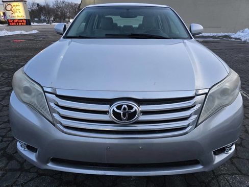 Used 2011 Toyota Avalon Limited image 2
