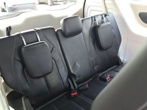 Used 2023 Chrysler Pacifica Touring-L FWD image 31
