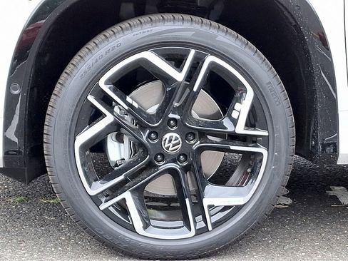 New 2026 Volkswagen Tiguan SEL R-Line AWD/4WD image 5