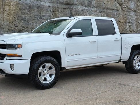Used 2018 Chevrolet Silverado 1500 LT w/ All Star Edition image 3