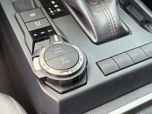 Used 2025 Toyota Tacoma SR5 AWD/4WD image 28