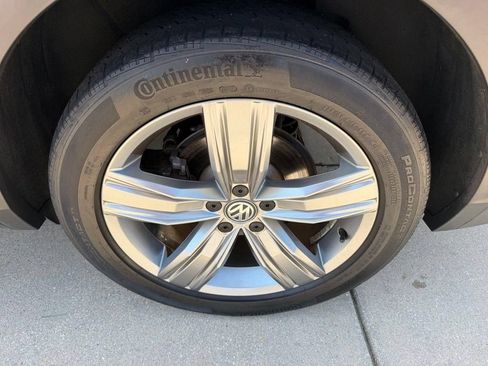 Used 2018 Volkswagen Tiguan SEL Premium FWD image 28