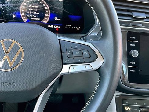 Used 2023 Volkswagen Tiguan SE image 21