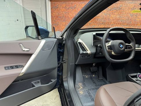 New 2026 BMW iX xDrive60 w/ Premium Package image 9
