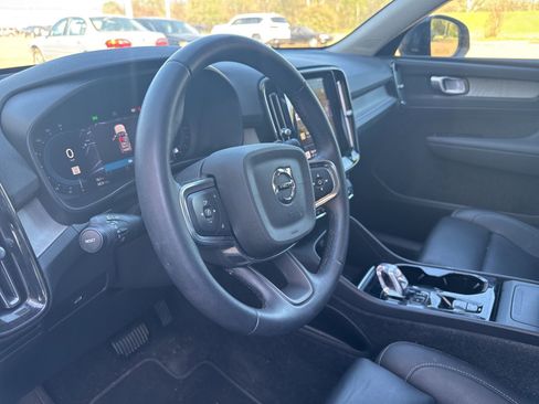 Used 2024 Volvo XC40 B5 Plus image 14
