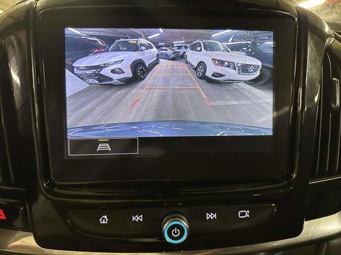 Used 2023 Chevrolet Traverse LT AWD/4WD image 24