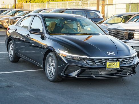 New 2026 Hyundai Elantra SE image 3