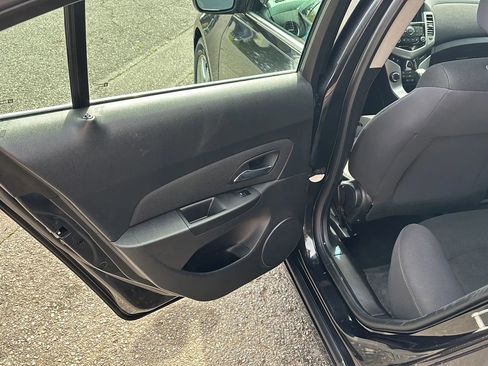 Used 2014 Chevrolet Cruze LT w/ Technology Package FWD image 13