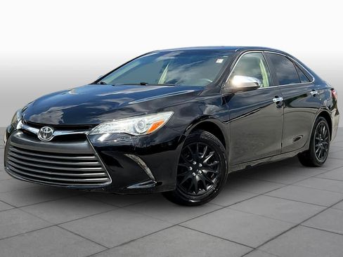 Used 2015 Toyota Camry LE FWD image 1
