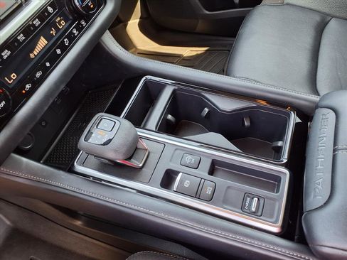 Used 2024 Nissan Pathfinder SL w/ Cargo Package image 12