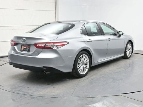 Used 2018 Toyota Camry XLE image 19