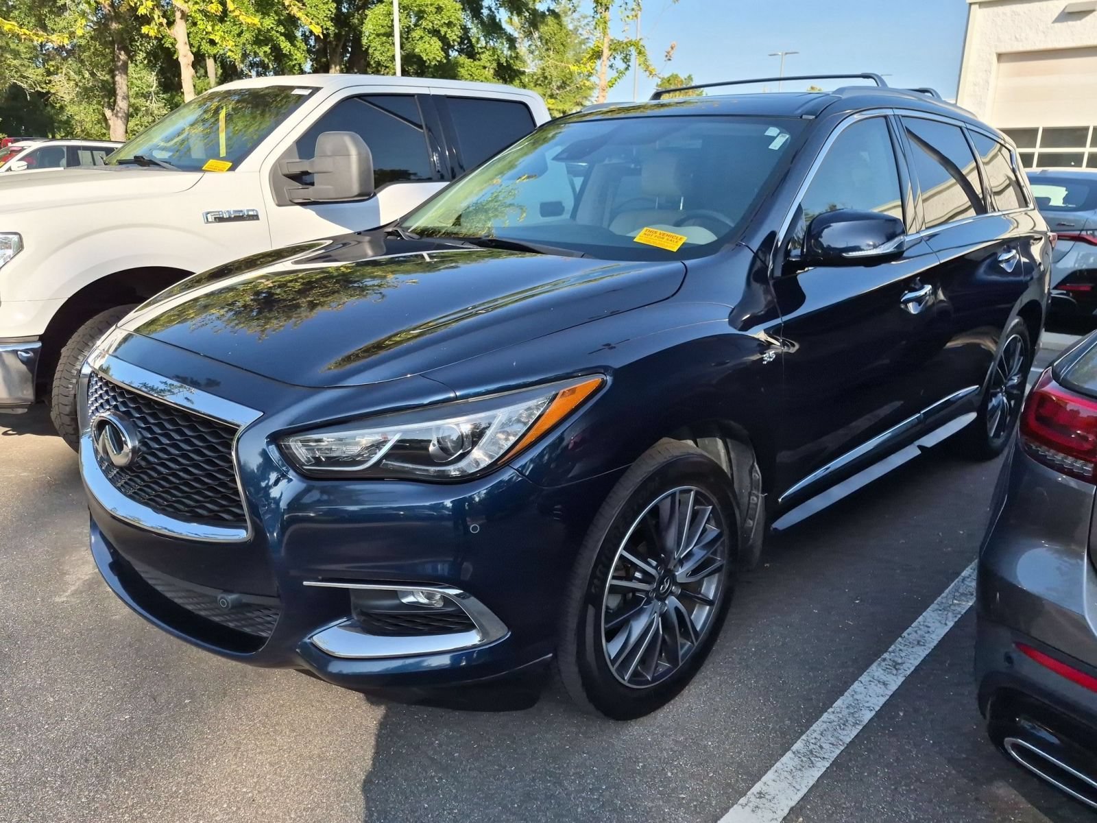 Used 2017 INFINITI QX60 Luxe w/ Deluxe Technology Package AWD/4WD image 5